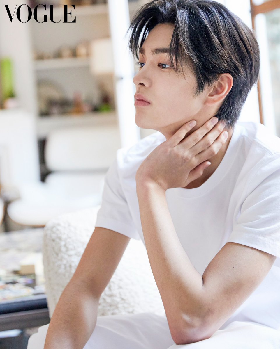 eomseaniee's tweet photo. waaaa michin ahn keonho…. https://t.co/nEjsZTCL5D