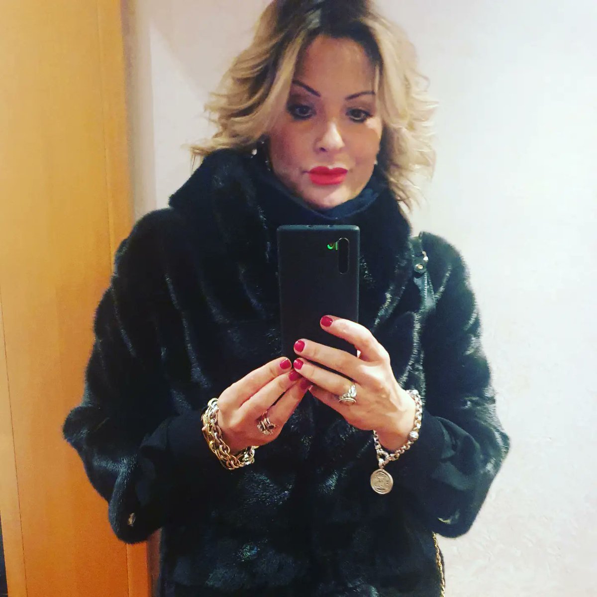 oksankaya's tweet photo. How often do we look in the mirror and see ourselves for who we truly are? Being thin or living with obesity does not make us better or worse people. Embrace your imperfections—they make you unique. Let every fall be a new beginning, not an ending. https://t.co/JypHdrBXog
