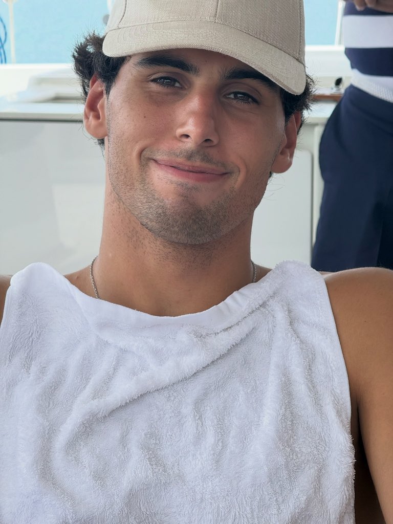 PortalBortoleto's tweet photo. 📸 | Boys trip que não para de render fotinhos!
E aonde é isso que o Bortoleto e o Bearman estão? Por isso deu tudo errado 😭 https://t.co/8SBFbIM4Oy
