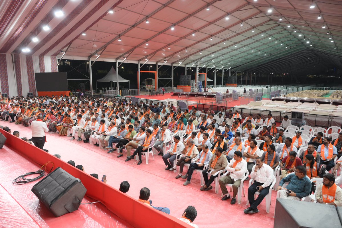 patelrumit7's tweet photo. 🚩 સેવા જ્યોત કાર્યક્રમ – પૂર્વ આયોજન બેઠક

આજરોજ ‘સેવા જ્યોત કાર્યક્રમ’ અંતર્ગત પૂર્વ આયોજન બેઠકનું આયોજન કરવામાં આવ્યું, જેમાં આગામી કાર્યક્રમોની રૂપરેખા તથા આયોજન અંગે વિસ્તૃત ચર્ચા કરવામાં આવી.

રૂમિત પટેલ - મહામંત્રી ચાંદખેડા વોર્ડ ભાજપા 

#bjp #bjpgujarat #navavavdajward https://t.co/QKVc24vH9E