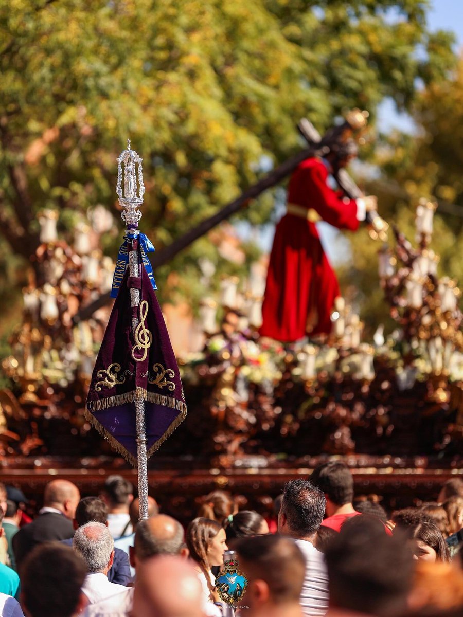 AMENcarnacion_'s tweet photo. Hace justo un año, por primera vez, nuestros sones acompañaban al Señor del Divino Perdón de nuestra querida @HdaDivinoPerdon 

Una tarde de las que se quedan dentro. De esas que, cuando vuelve la fecha, uno recuerda con una sonrisa.

Hoy, un año después, volvemos a aquel día. 🤍 https://t.co/kgueT15xTg