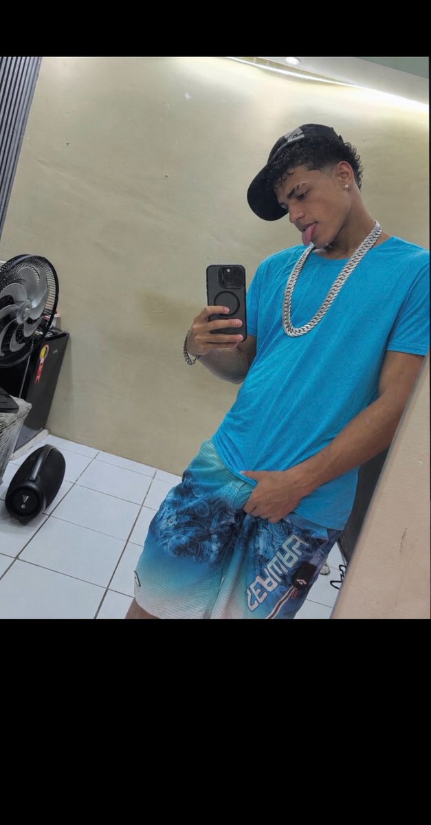 ArthurDenis24's tweet photo. Oq vc acham do look de hj ?kkkk

#bigdick #fypシ゚viral https://t.co/1j8h4VvedL
