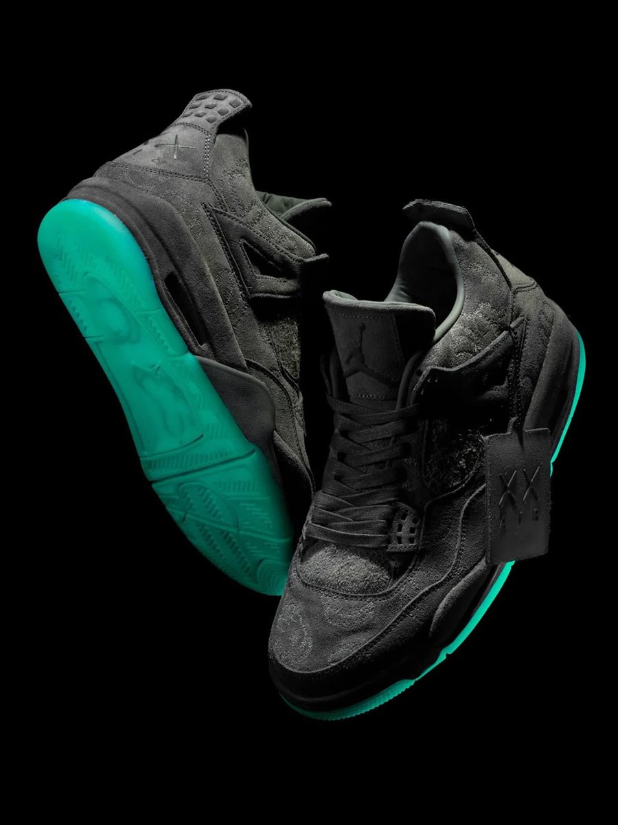 JustFreshKicks's tweet photo. BREAKING: KAWS x Air Jordan 4 releasing next year for its 10th anniversary 😵

🗓️ Summer 2027
💰 $500 https://t.co/XrrZBjvmhw