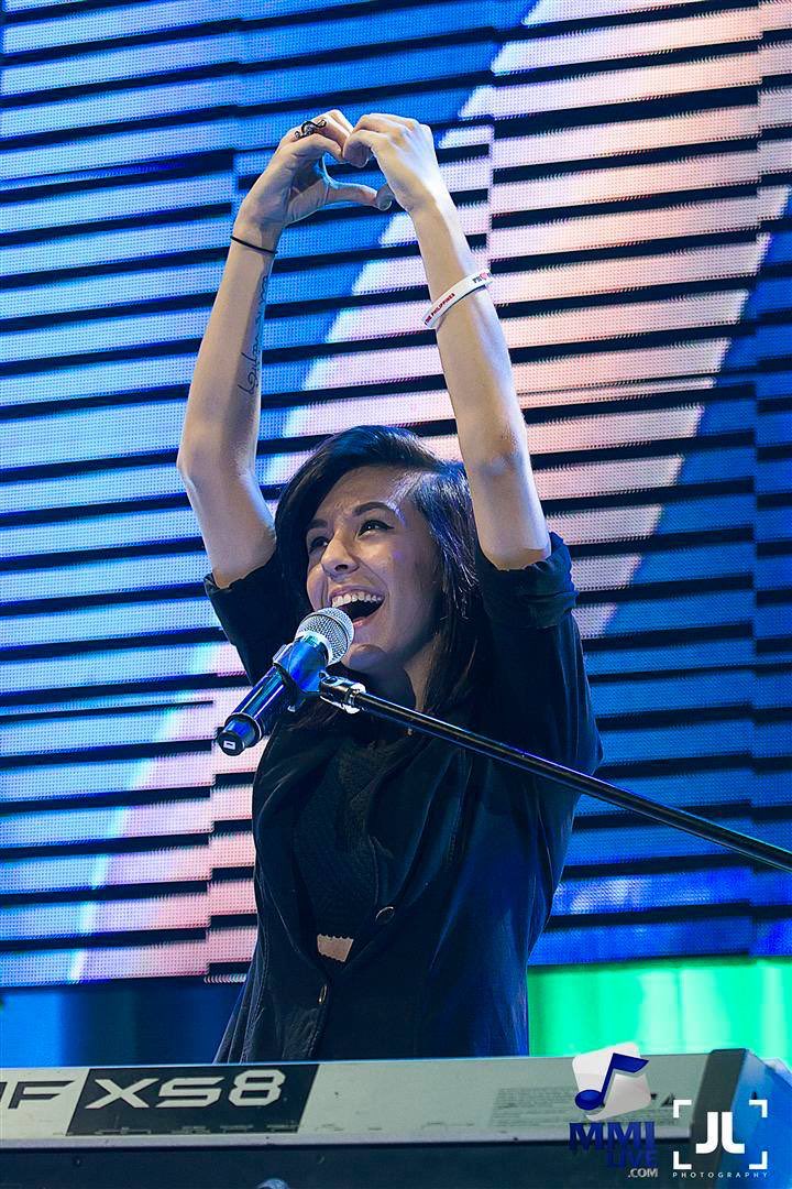 CVGUpdates's tweet photo. Today in 2014 (October 5), Christina performed at Trinoma Mall in Manila, Philippines 💚 https://t.co/xxzIVSxmmt