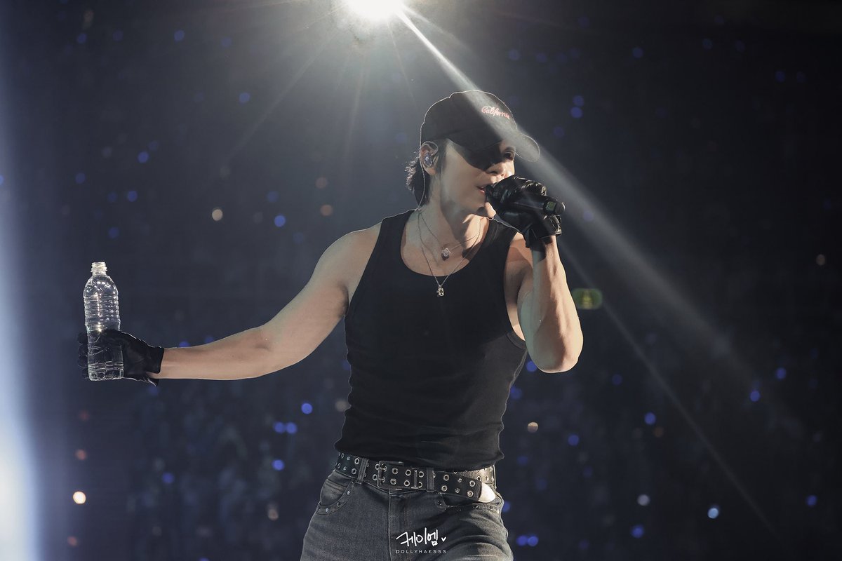 dollyhaesss's tweet photo. 너무 내게 눈이 부셔

2026.10.04 - KPOP PRIME

#동해 #DONGHAE
#슈퍼주니어 #SUPERJUNIOR https://t.co/BsoT0HB6Gy