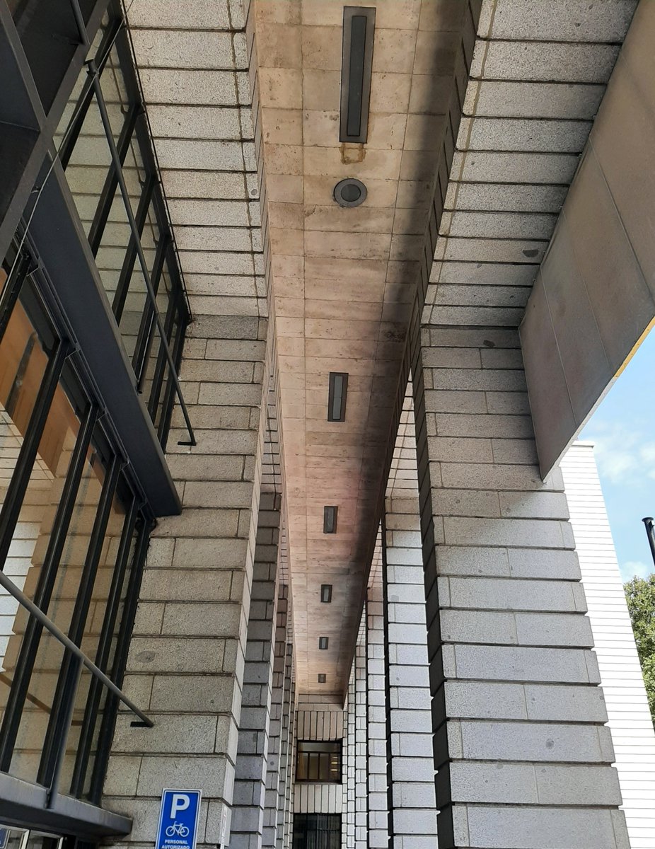 charo_lu's tweet photo. #DíaMundialDeLaArquitectura
Ministerio de Sanidad 
Arquitectos: Francisco Cabrero y Rafael Aburto.
1951 https://t.co/NsvZgmLTBt