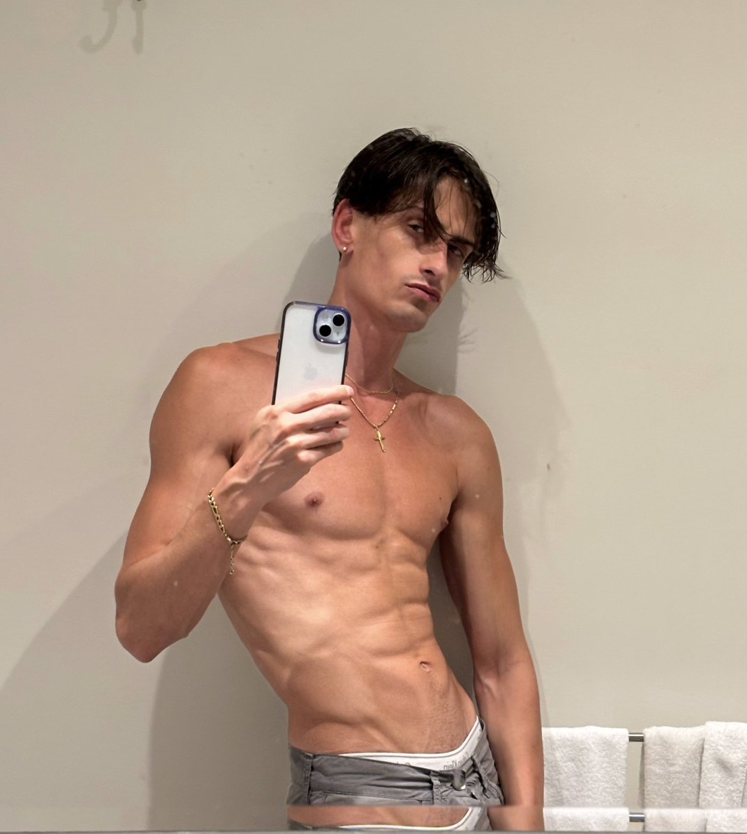 KevinDelBrotto's tweet photo. 1 or 3 ? 🙈 https://t.co/kFEb5O853v