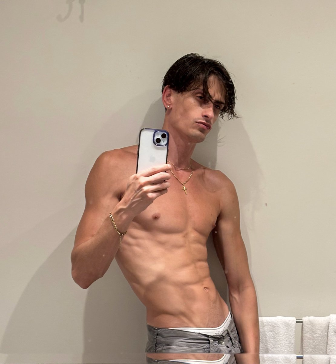 KevinDelBrotto's tweet photo. 1 or 3 ? 🙈 https://t.co/kFEb5O853v
