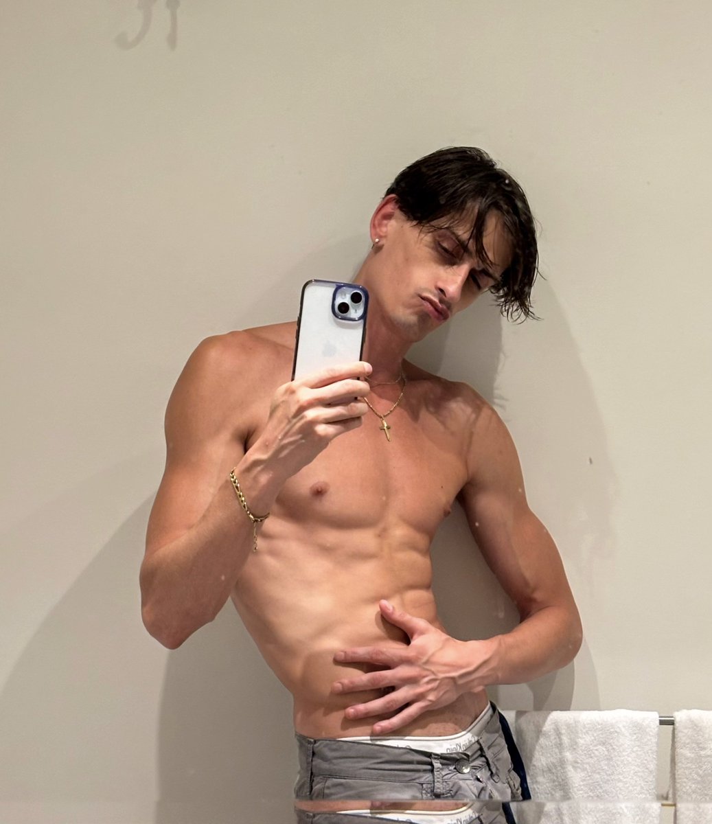 KevinDelBrotto's tweet photo. 1 or 3 ? 🙈 https://t.co/kFEb5O853v
