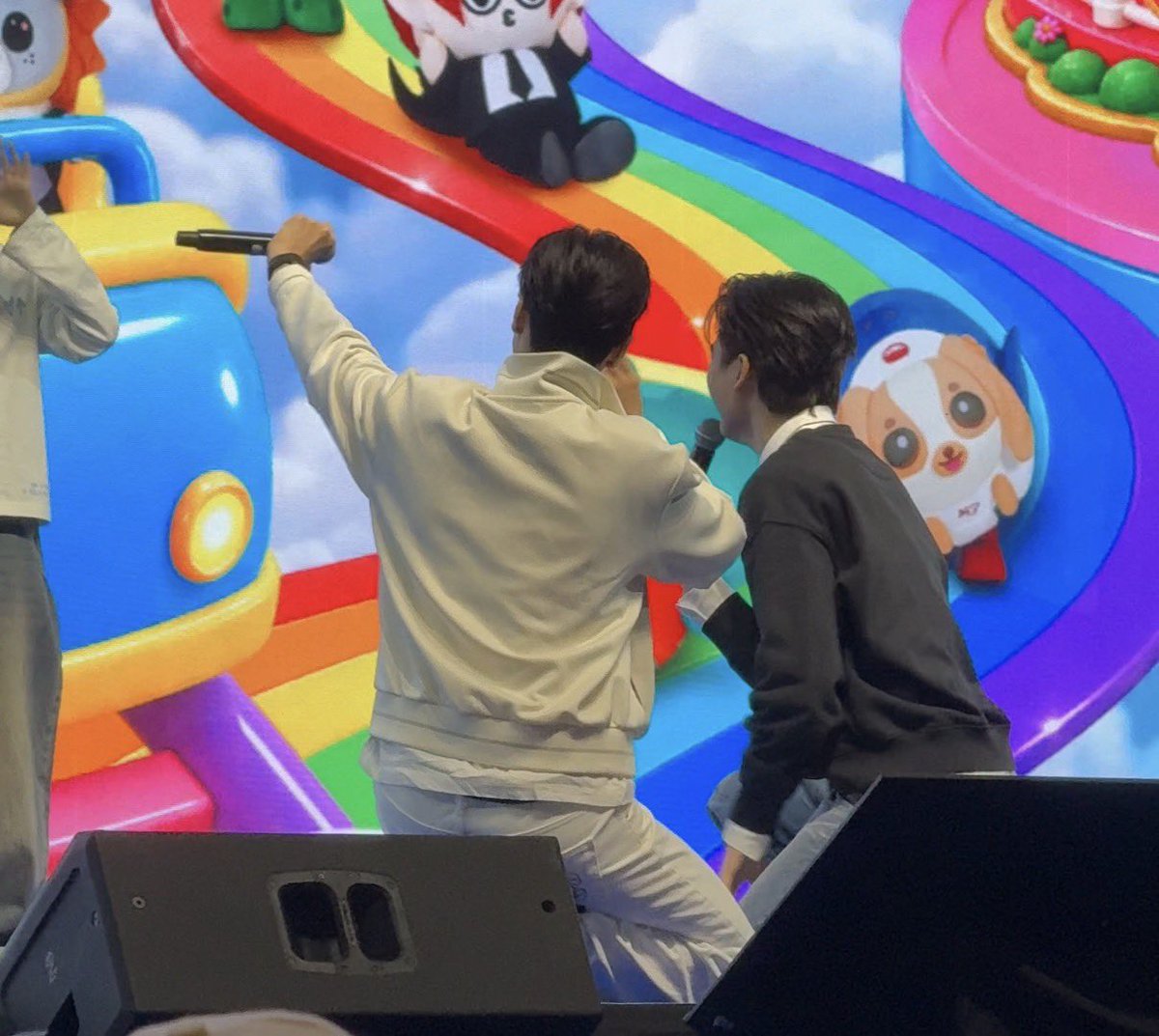 APC_skiii's tweet photo. @PKrittanun See you next time🤎🩷

TESHOWPING TINGTING ONE FAM

#GMMTVFANIVAL2026HappyFamilyxTP https://t.co/4SuXvsiHw0