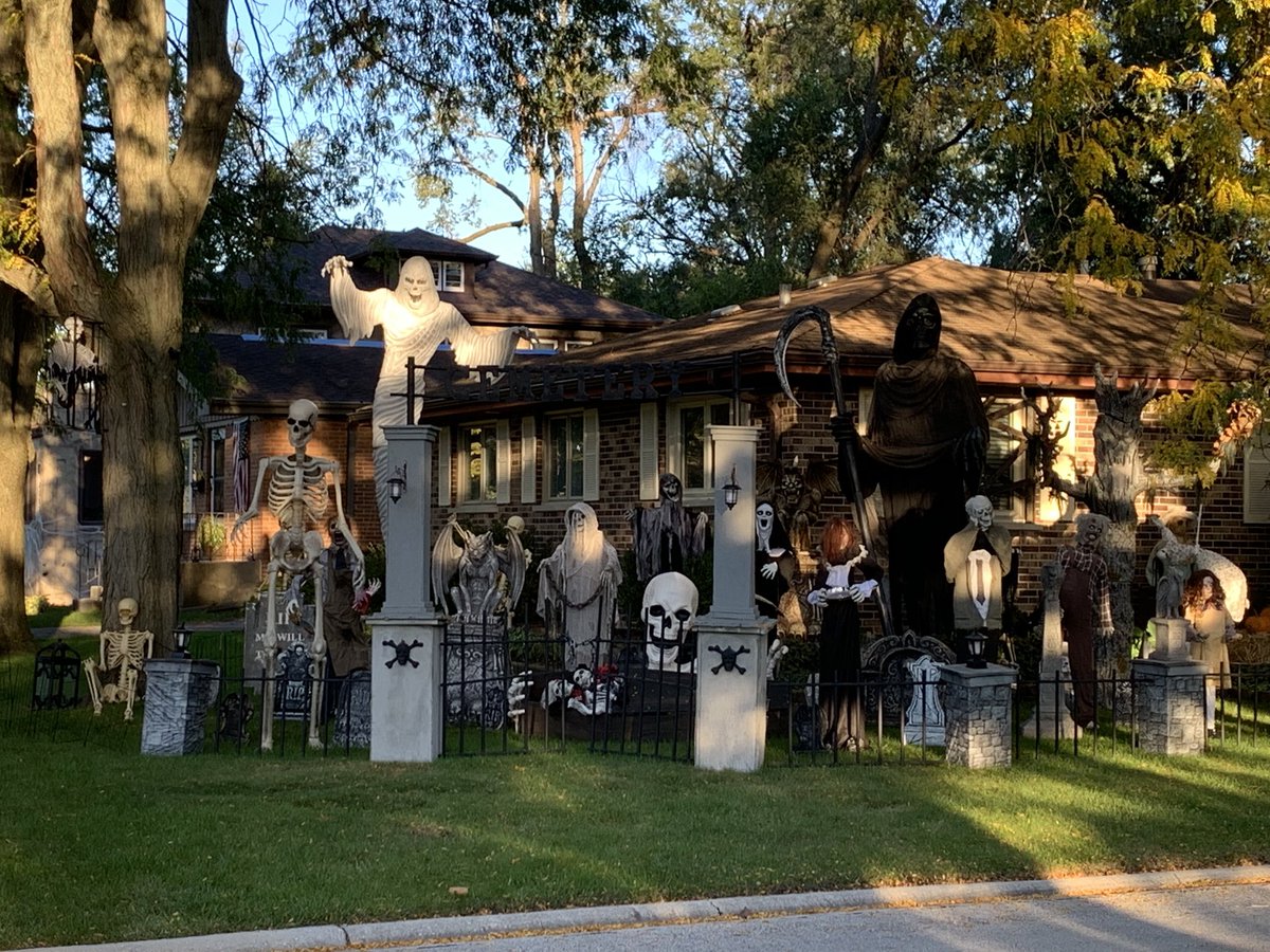 NosferatuVK's tweet photo. Did 5 miles today. #Halloween is in our grills, peeps. #RandomThoughts
#Gomslly #Gomslley #Exercise👇🎃 https://t.co/I3YgiycI0I