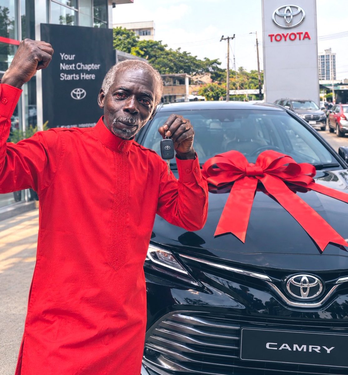 TheDamiForeign's tweet photo. This jehova man wey just blow on TikTok don buy car😳 https://t.co/Ah9XP0Z0bs