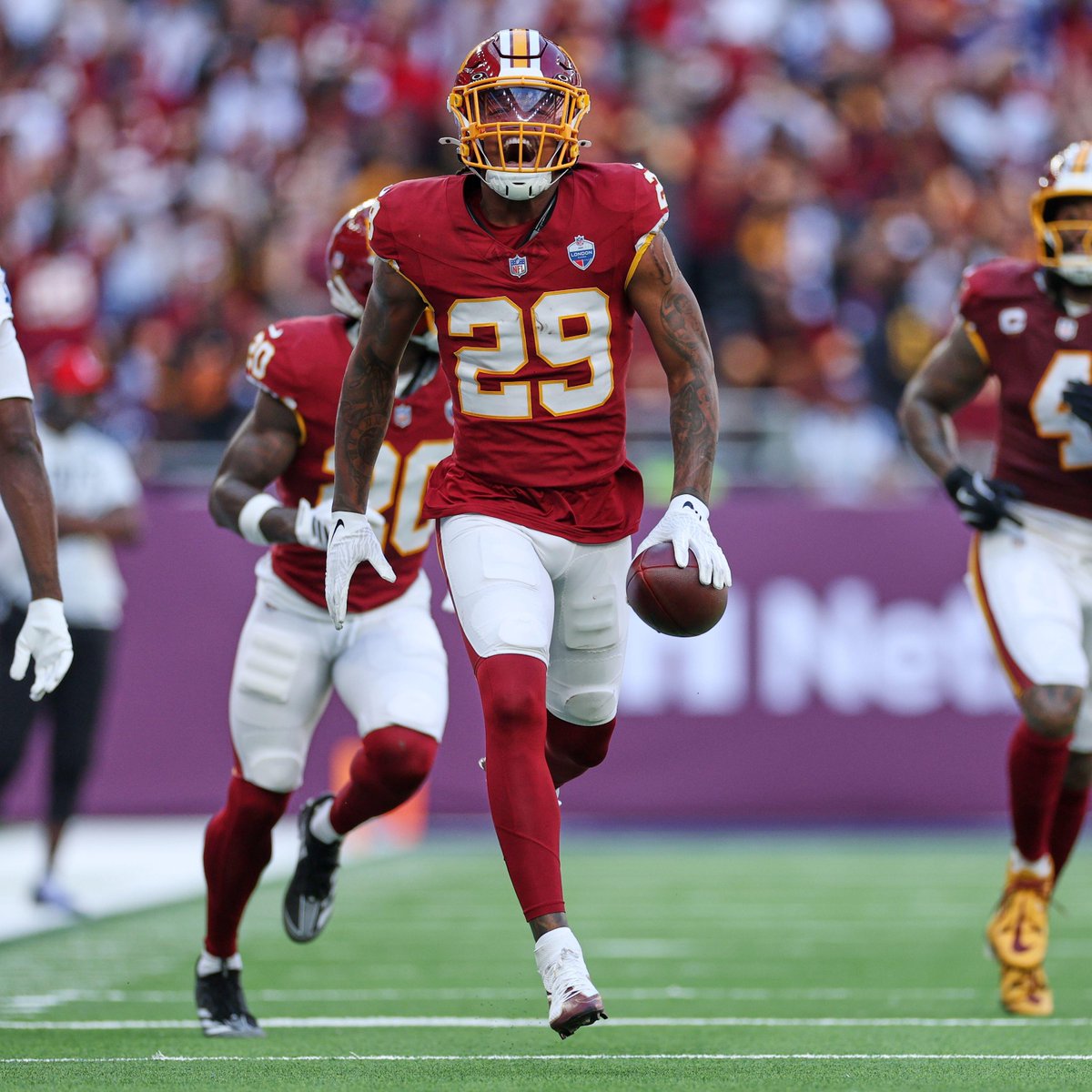 PFF's tweet photo. Highest coverage grade among CB in Week 4

Rasul Douglas           92.2
Deonte Banks            91.0
Travis Hunter              86.9
Brandon Stephens   86.2
Keisean Nixon            83.4 https://t.co/jhjqrmF9n1