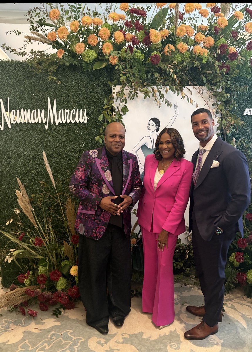 bmh1973's tweet photo. #currentsituation Atlanta Ballet 28th Annual @NeimanMarcus Fashion Show & Luncheon @stregisatl . https://t.co/CR2qjUq81T