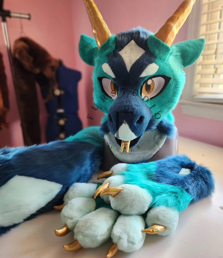 Furstudioo6's tweet photo. ✨🐲

Here’s another custom-made fursuit for Monday, October 5th!

A stunning teal and gold dragon! I absolutely love this color combination

The eyes are metallic gold with gold glitter that really shines in person!

Made as a custom commission with lots of love and attention to detail. 

#FursuitMaker #FurryFandom #DragonFursuit #FurrySuit #Furry #Fursona #FursuitPlz #FurryMaker #CustomFursuit