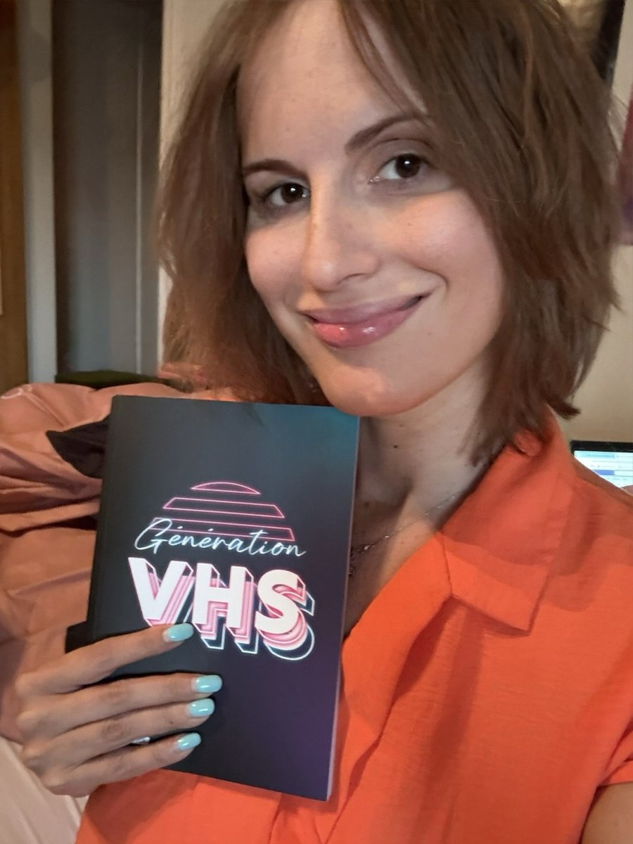 MelissaMourinho's tweet photo. Le livre de ma sista, la merveilleuse @CaroleQuintaine vient d’arriver à la maison (le livre, pas Carole). Hâte de me plonger dans cette #generationvhs et de retourner vers des temps plus beaux et plus doux au fil des pages ❤️ https://t.co/faBtGQhZSG