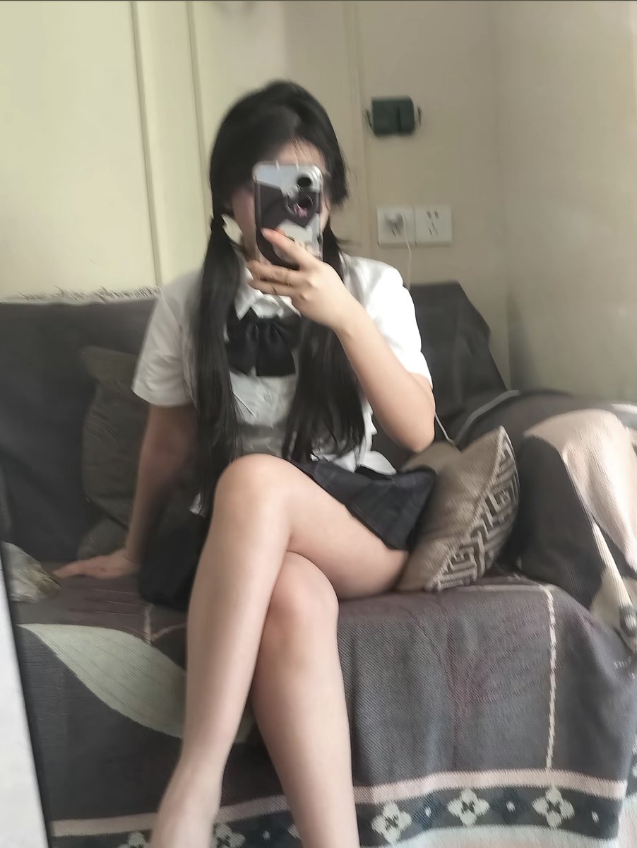 aoo005640917501's tweet photo. 第三个投稿的多点赞多评论他会看评论区随机找人发图能射屏的直接私我也行https://t.co/5bmk5dwqpH https://t.co/G1zYWyoSim