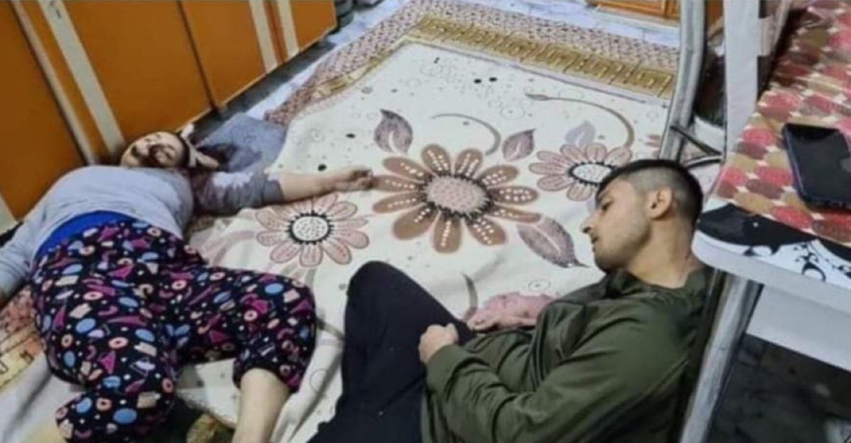 PKKgerceklerii's tweet photo. Siz hiç DEM Parti, BDP, TJA, İHD, ÖHD ve diğer kurumların Kürt bir kadın olan Leyla Muhammedi’nin adını ağızlarına aldıklarını duydunuz mu?

Duymazsınız çünkü katili PKK’dir.

Leyla Muhammedi ve eşi, Irak Kürdistanı’nda yaşadıkları evde vahşice, JİTEMvari bir şekilde öldürüldüler. Öldürülmeden 2 yıl önce PKK’den ayrılmış olan Leyla Muhammedi ve eşinin 50 günlük, yeni doğmuş bir erkek çocukları da vardı.

“Jin Jiyan Sömürü” diyenler, Leyla Muhammedi bir kadın değil miydi?