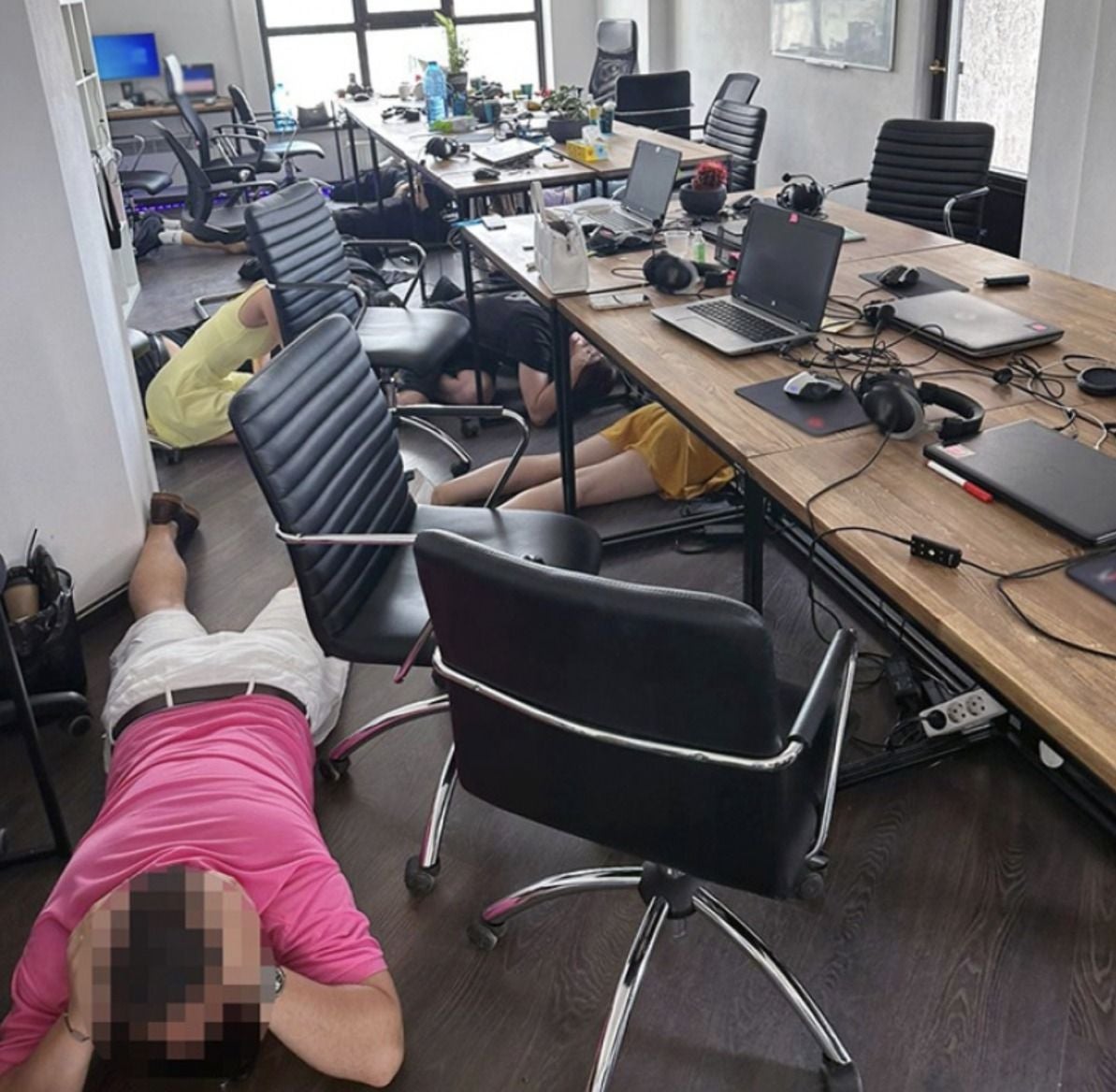 NZZde's tweet photo. Finanzielle Schäden durch Callcenter-Netzwerke: Ermittlungen deuten darauf hin, dass viel internationaler Telefonbetrug aus der Ukraine gesteuert wird. Warum die Aufklärung komplex ist und welche Ermittlungsansätze es in der Schweiz gibt, lesen Sie hier: