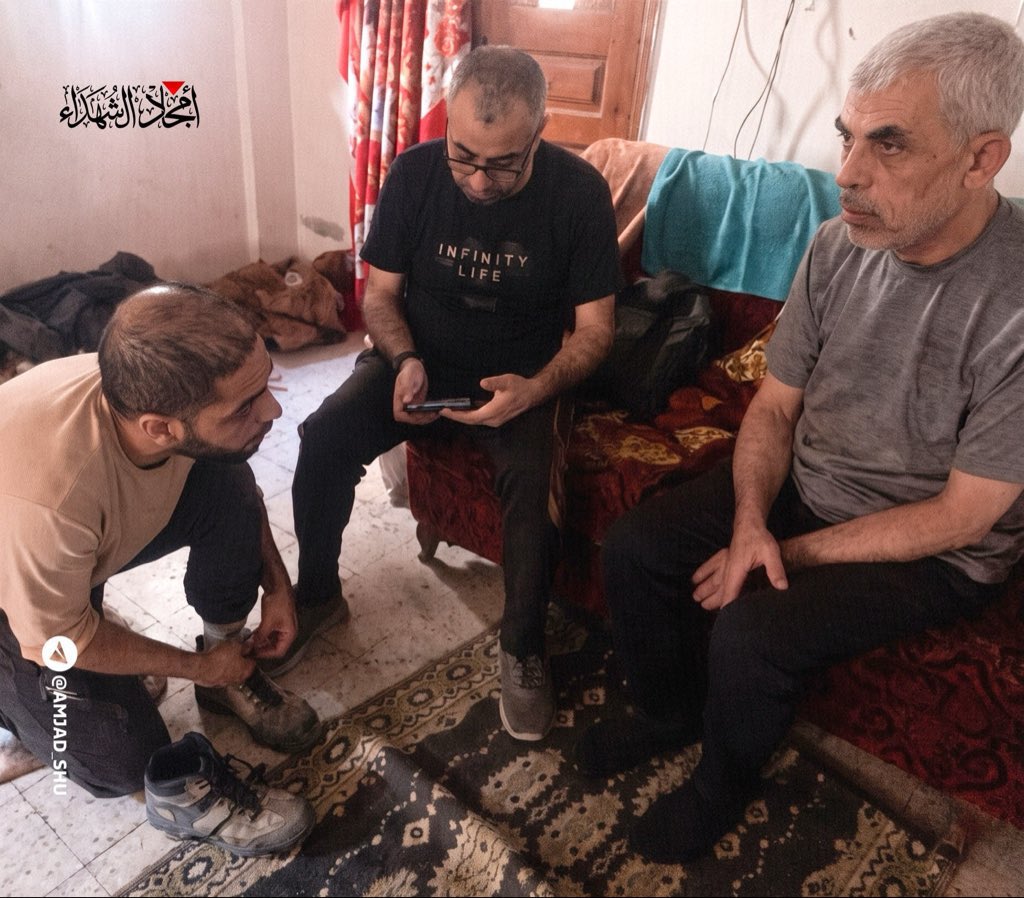 dailyislamist's tweet photo. 🔴 Şehid lider Yahya Sinvar’ın Refah’ta İsrail birliklerine karşı yapılan operasyonlar sırasındaki yeni görüntüleri: https://t.co/ReiGJeS59y