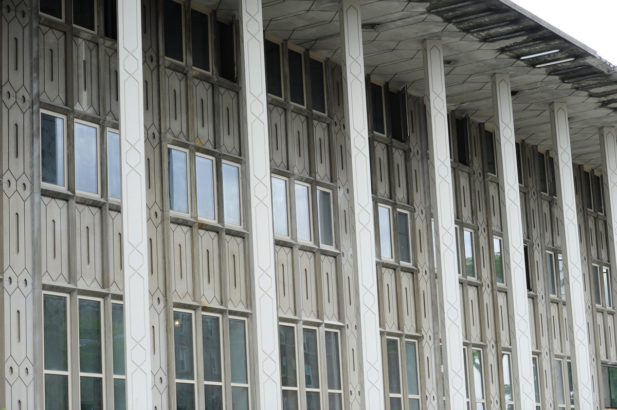 HarrisPolicy's tweet photo. For anyone in the Keller Center who has been following recent news about the Kennedy Center and noticing something familiar: you’re not imagining it. Both buildings were designed by Edward Durell Stone, one of the defining modernist architects of the 20th century. https://t.co/VDnUbnbBmP