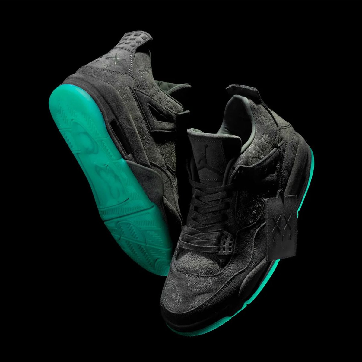 houseofheat's tweet photo. BREAKING: KAWS x Air Jordan 4 Retro SP "Dark Grey" Releases Summer 2027 for $500 🤯 https://t.co/lbtSrTTWNU