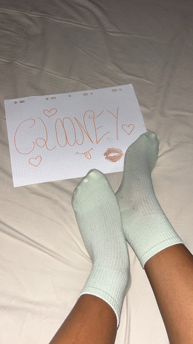 DeesseJassou's tweet photo. dm moi si tu veux les mêmes photos avec ton nom👣⤵️
#feetfetısh #paypig #moneyslave #soumis #domina #findom https://t.co/VxCRwHd9aF