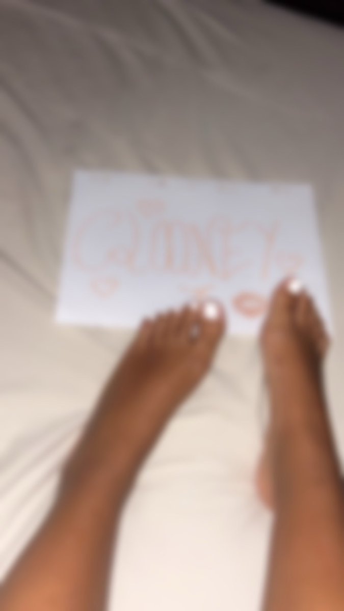 DeesseJassou's tweet photo. dm moi si tu veux les mêmes photos avec ton nom👣⤵️
#feetfetısh #paypig #moneyslave #soumis #domina #findom https://t.co/VxCRwHd9aF