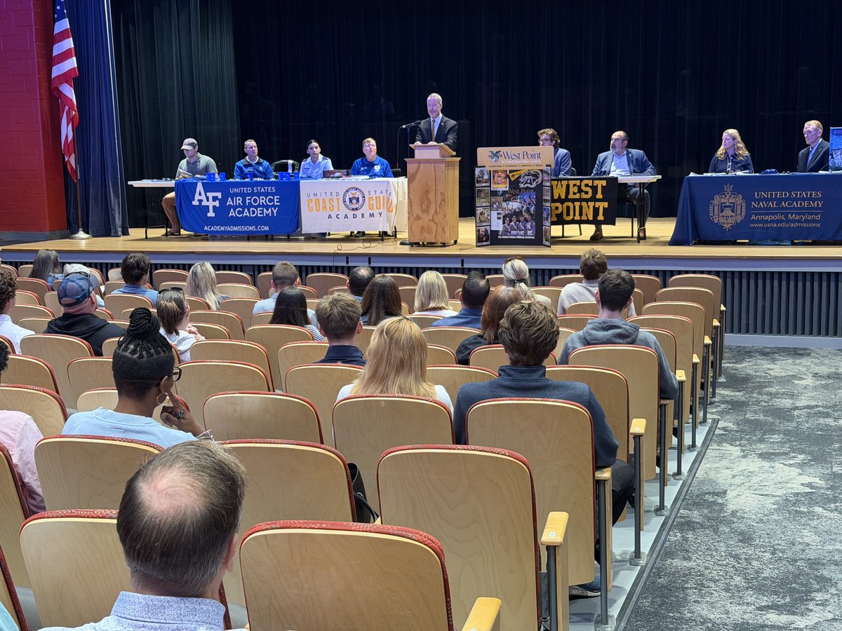 RepStephenLynch's tweet photo. Very grateful to @townofbraintree Mayor Erin Joyce for hosting our annual “Service Academy Day” at East Middle School in Braintree where dozens of families and aspiring candidates to The U.S. Naval Academy at Annapolis, The U.S. Military Academy at West Point, The Air Force Academy and others were able to speak with representatives from all the Academies and speak with parents of past nominees as well as current attendees.

We are especially thankful for the representatives from the @NavalAcademy, @WestPoint_USMA, United States Air Force Academy, United States Coast Guard Academy, Massachusetts Maritime Academy, and Merchant Marine Academy, who provided much valuable information and made the day a success!

We are also grateful and humbled by the many young people who attended with a genuine interest in serving our Country!