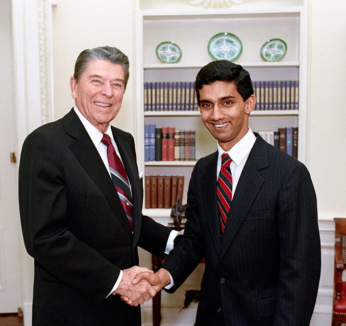 0xADCDAC's tweet photo. the lack of introspection is wild. dude has given 40+ years of his life to the American conservative project only for sub-30 iq groypers to call him pajeet

of course he is becoming radicalized the other way 😂

good luck with more and more wealthy minorities becoming turbolib "American white genocide" enjoyers. you deserve it 🤣