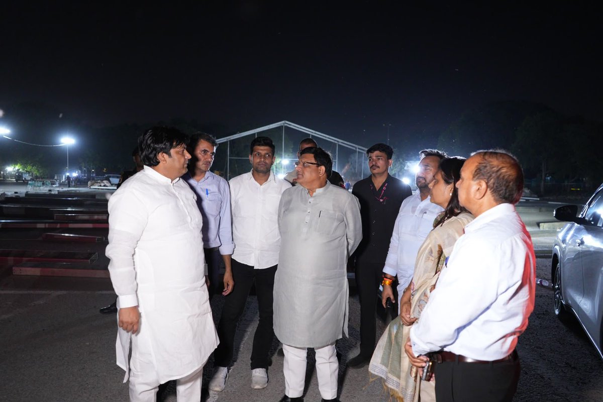 VipulGoelBJP's tweet photo. सेवा और सुशासन का संकल्प जब जनभागीदारी से जुड़ता है, तभी विकसित भारत का लक्ष्य और मजबूत होता है।

आदरणीय प्रधानमंत्री श्री नरेंद्र मोदी जी के राष्ट्रसेवा, सुशासन एवं जनकल्याण के 25 वर्ष पूर्ण होने के उपलक्ष्य में चल रहे सेवा संकल्प अभियान के अंतर्गत आगामी 7 अक्टूबर को गुरुग्राम में आयोजित “विकसित भारत संकल्प सभा - सेवा ज्योति यात्रा” की तैयारियों का जायजा लिया।

आदरणीय केंद्रीय गृह एवं सहकारिता मंत्री श्री @AmitShah जी के आगमन को लेकर कार्यक्रम स्थल की व्यवस्थाओं एवं तैयारियों की समीक्षा की, ताकि अधिक से अधिक लोगों की सहभागिता के साथ कार्यक्रम सुव्यवस्थित रूप से संपन्न हो।

यह आयोजन केवल एक कार्यक्रम नहीं, बल्कि 25 वर्षों की सेवा यात्रा से प्रेरणा लेकर विकसित भारत के संकल्प को जन-जन तक पहुँचाने का अभियान है।

सेवा से संकल्प और संकल्प से विकसित भारत की ओर।

#SevaSankalp #ViksitBharat #SevaJyotiYatra #ViksitBharatSankalpSabha #NarendraModi #AmitShah #SevaAurSushasan 

@narendramodi @NayabSainiBJP @BJP4India @BJP4Haryana