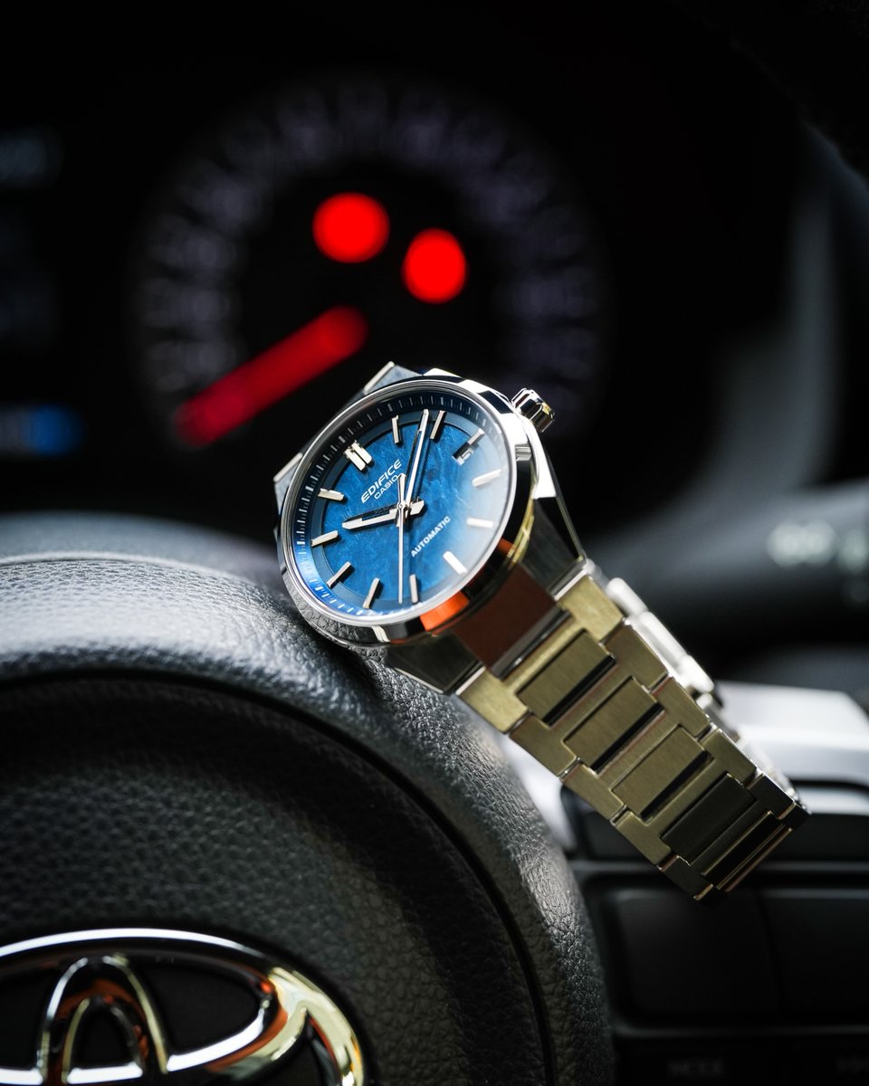 CasioEdificeJP's tweet photo. 🔵光を受けるたび、ブルーが表情を変える。
電鋳ダイアルの深み、立体的なインデックス、鋭く輝く針。ドライビングシーンに映える機械式EDIFICE。
https://t.co/LZX0mojD3G
■EDIFICE EFK-110D-2AJF
¥49,500(税込)
#EDIFICE #CASIO #カシオ #automatic @CASIOJapan https://t.co/BpmlgF6fVq