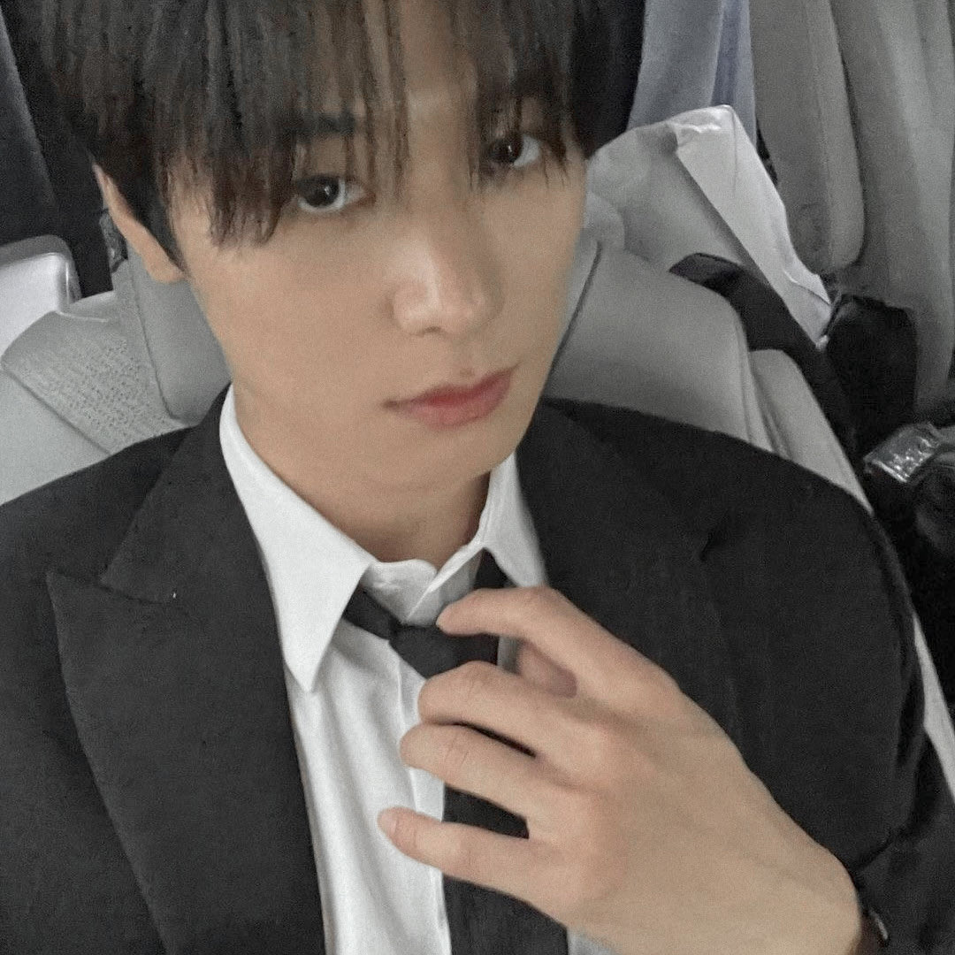 starry_dazed's tweet photo. hex hallow 🕸

the heir of halloween. introverted disaster. smells of vanilla and chai. queer. any pronouns. multiship. 
switch, submissive lean. mdni.
( temp. halloween au ) https://t.co/JRPh7A8SbR