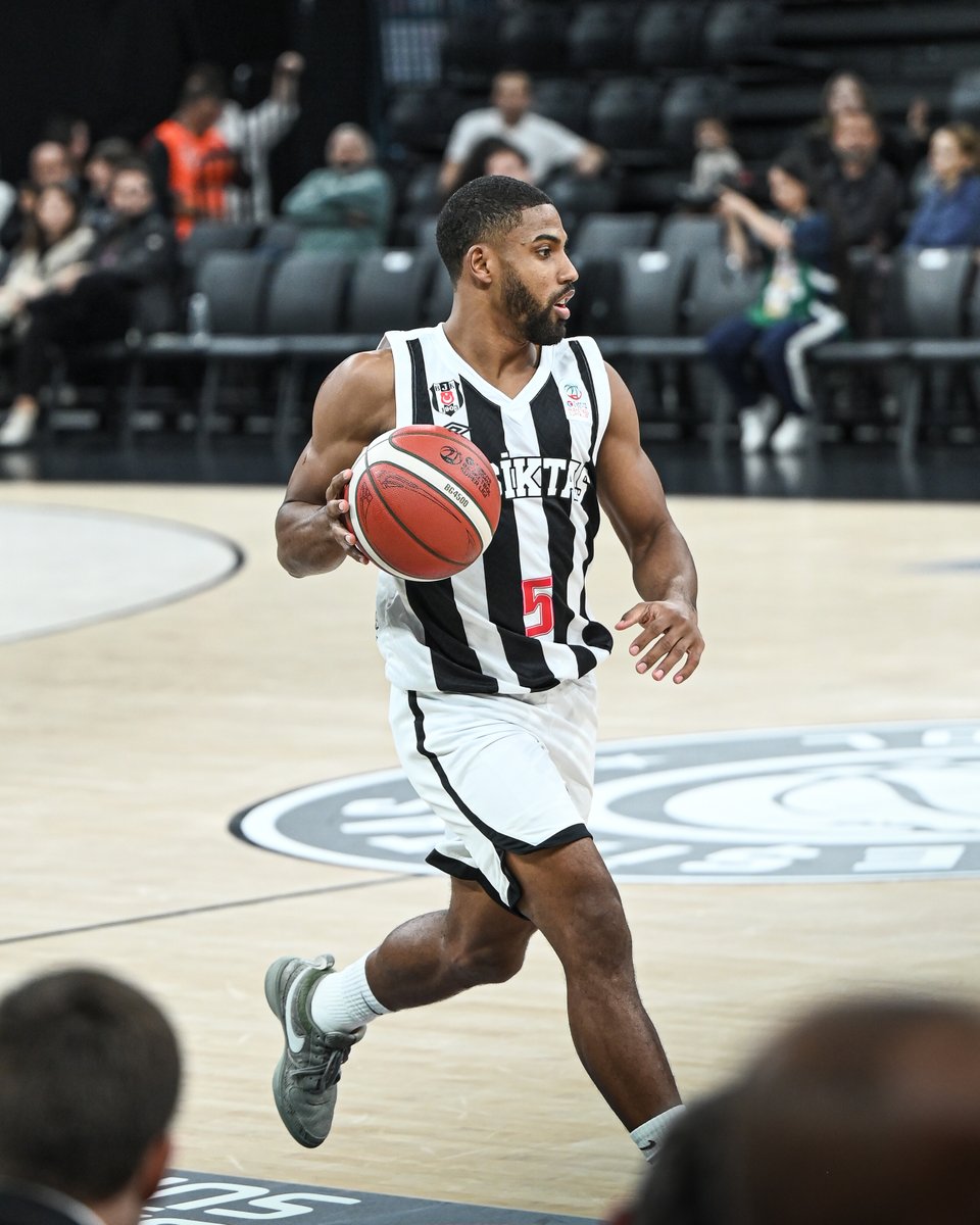 BJK_Basketbol's tweet photo. ▪️ 3. Çeyrek Sonucu

Beşiktaş 72-66 Trabzonspor

@BasketSuperLigi | #HearWeAre https://t.co/Wr3Gg9k7Nh