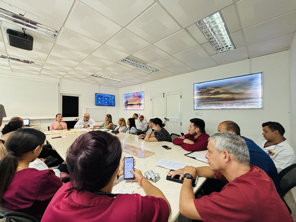 taymi_martinez's tweet photo. 🏥📢La Comunicación Social consolida su papel como pilar de gobierno mediante una gestión sistémica, integrada y estratégica. Nuestra institución se prepara en el ámbito organizacional con la labor de sus comunicadores en cada servicio y departamento. https://t.co/QUgkhKtoJm