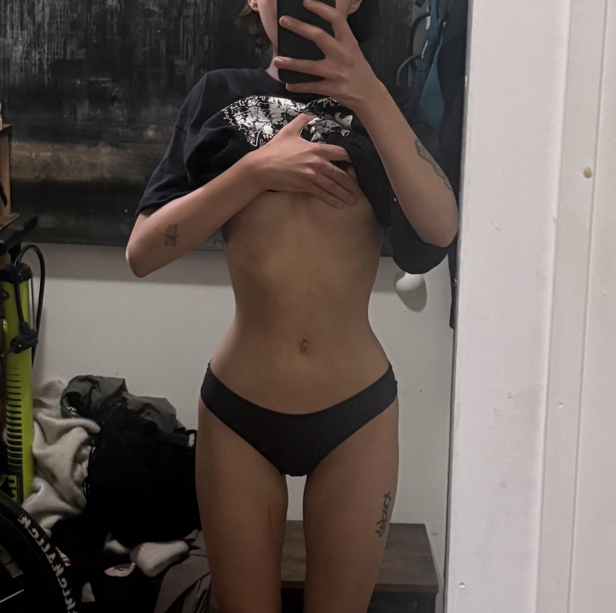 orchidcals's tweet photo. you don't just have a "wide ribcage" lol https://t.co/5AnqHFUm8Q