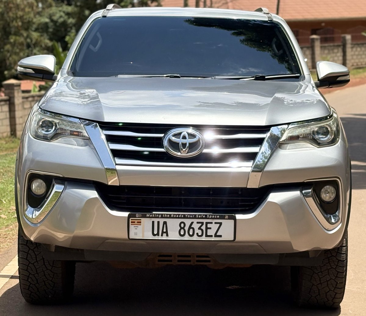 arnoldyosam's tweet photo. 🔥 2015 TOYOTA FORTUNER 🔥

2.8L D-4D Diesel • Powerful • Spacious • Reliable
💰 UGX 125M
✅ Perfect family &amp; business SUV
📍 Available in Uganda

📞 0705176582 / 0765241678
📲 WhatsApp: https://t.co/iLRRG7AIMA

#ToyotaFortuner #ToyotaUganda #CarsForSale https://t.co/gkHDJ1xuLJ