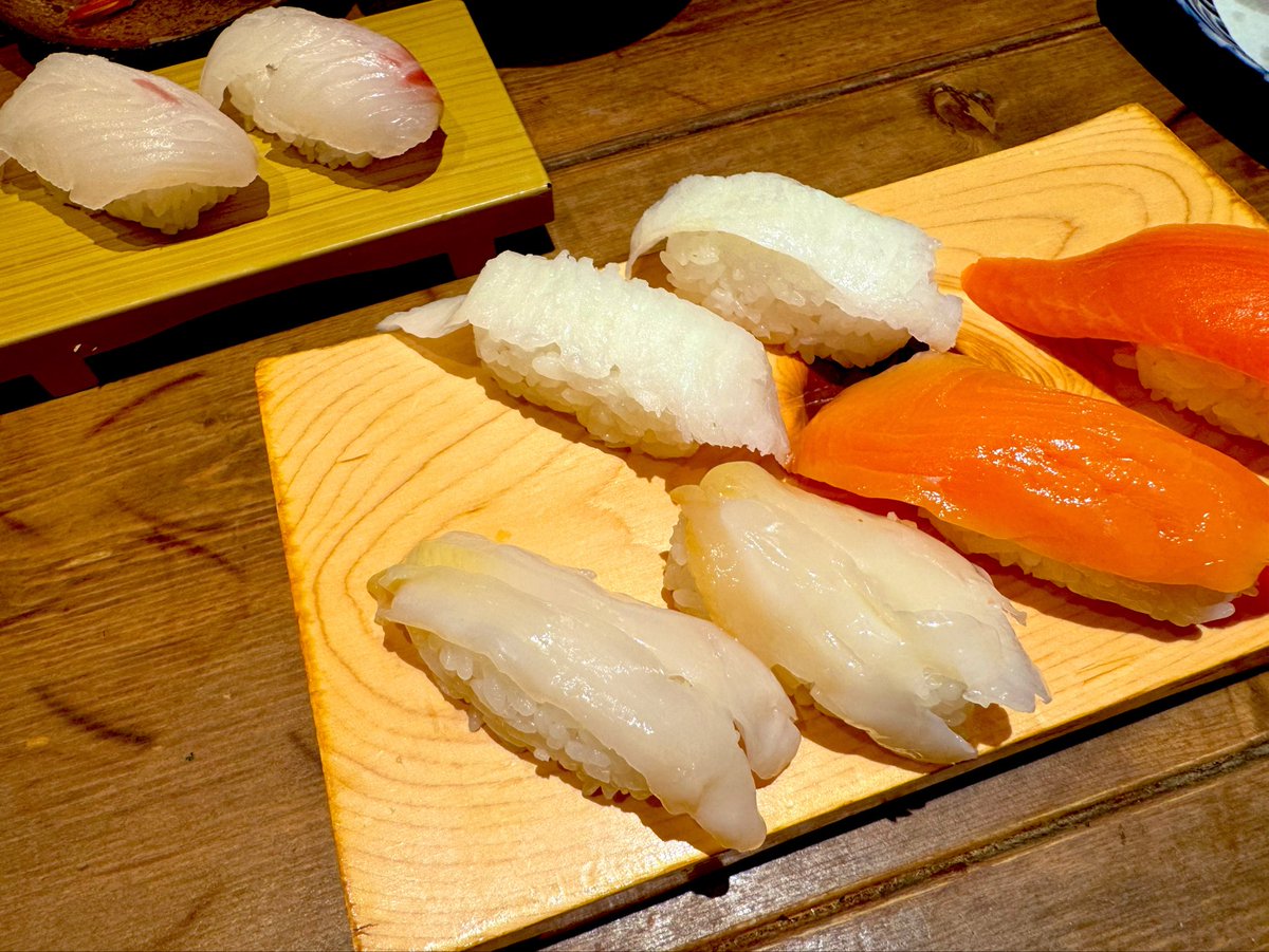 ESCh0810's tweet photo. あと今日は知人に呼ばれて秋葉原でお寿司食べ放題のディナーでした。
お酒は我慢しつつウーロン茶片手に舌鼓！
海老は頂いたけど写真を撮り忘れました💦
#しっぽ飯 https://t.co/SkR6DWUC4B