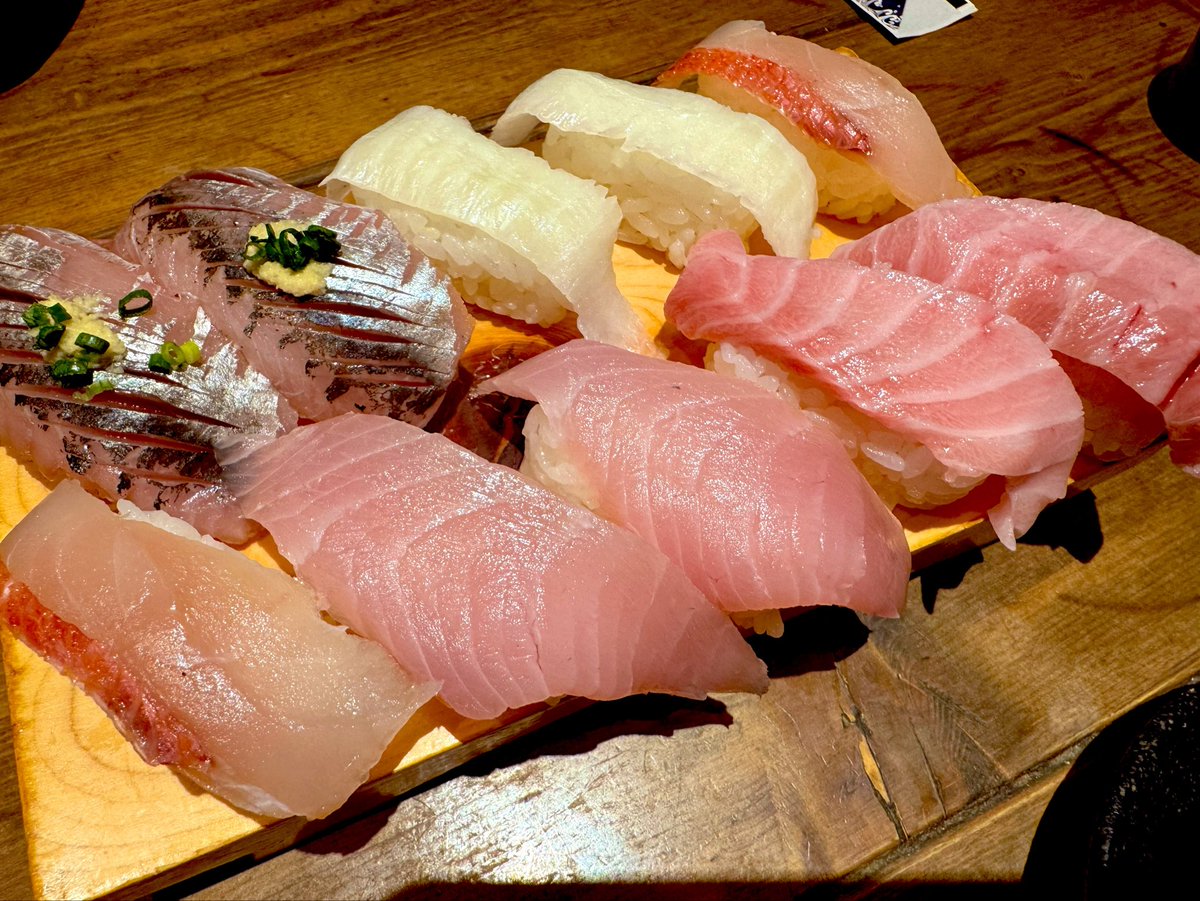 ESCh0810's tweet photo. あと今日は知人に呼ばれて秋葉原でお寿司食べ放題のディナーでした。
お酒は我慢しつつウーロン茶片手に舌鼓！
海老は頂いたけど写真を撮り忘れました💦
#しっぽ飯 https://t.co/SkR6DWUC4B