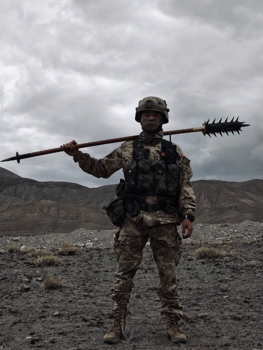 blackstarops's tweet photo. a reminder that china and india have long standing agreements that stop them from using firearms near the border

so they have to use rocks, staffs, iron rods, clubs and fist https://t.co/N4mnuuHufk