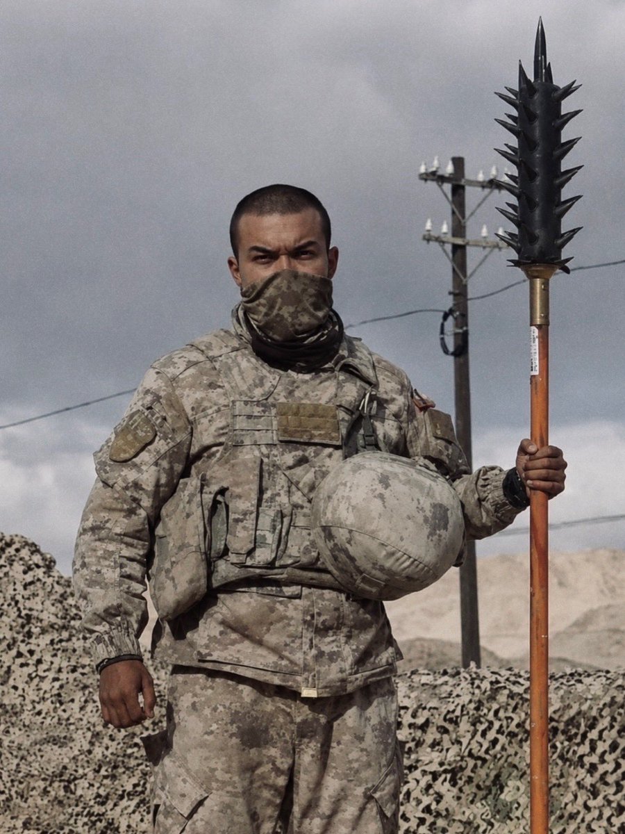 blackstarops's tweet photo. a reminder that china and india have long standing agreements that stop them from using firearms near the border

so they have to use rocks, staffs, iron rods, clubs and fist https://t.co/N4mnuuHufk