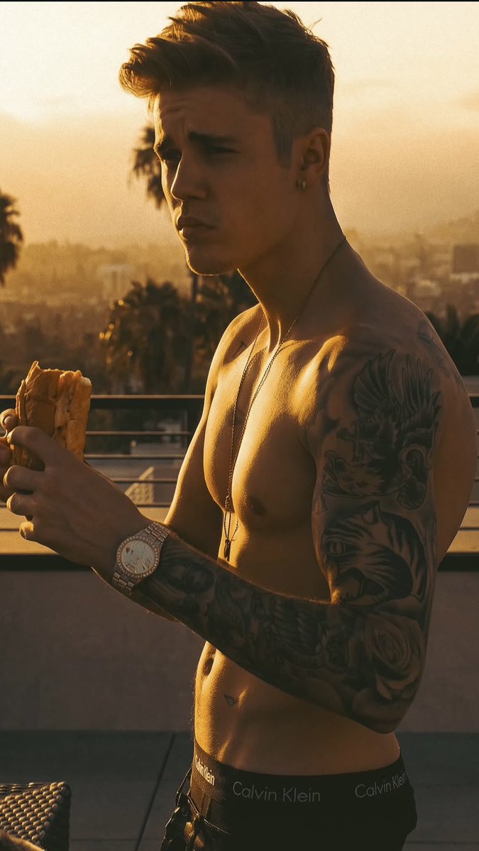 Belieber_bob's tweet photo. My type 🔥 https://t.co/MZTEOTWq5O