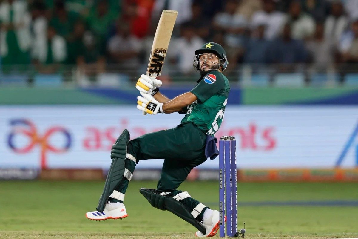 iamamirofficial's tweet photo. I think haris is time be in sab keepers me se best option hai for white https://t.co/AGjyO6nRjU please ubi be time hai think about it. https://t.co/6Pf6LJAcb9