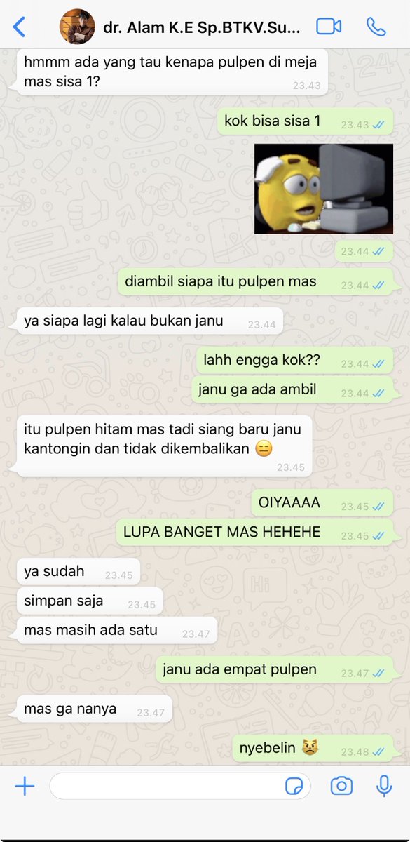 lertkosuemn's tweet photo. janu the swiper, si pelaku hilangnya pulpen di meja kerja alam 😼 https://t.co/SAiRJnvQSB