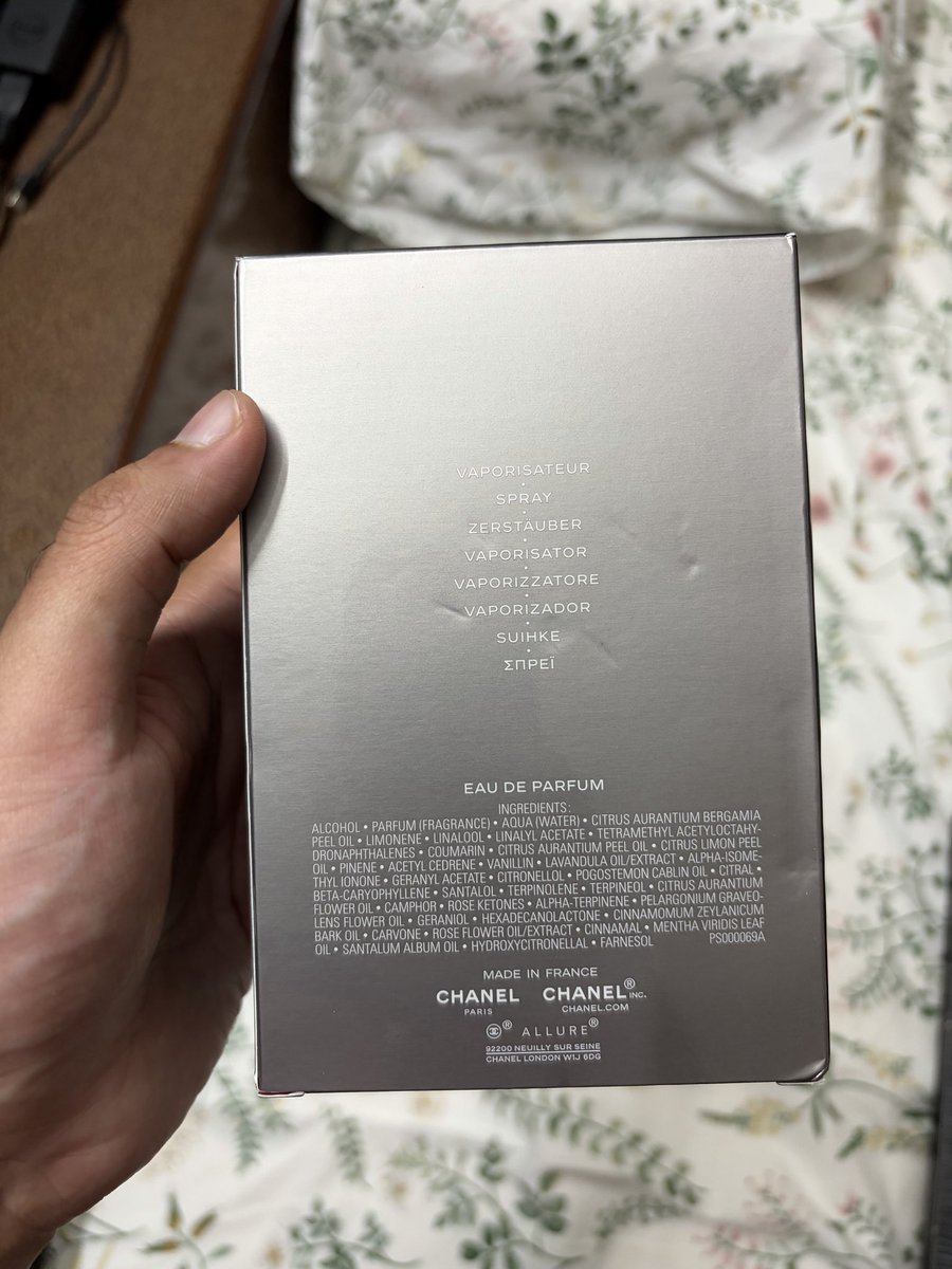 AayushV's tweet photo. @CHANEL @LeenaNairHR @DelhiDutyFree
I purchased a CHANEL Allure Homme Sport Eau Extrême from Delhi Duty Free, Delhi Airport.
The product was received with damaged packaging, a loose seal and visible damage to the bottle. More concerningly, the spray has virtually no fragrance. https://t.co/Kcl9P64F9I
