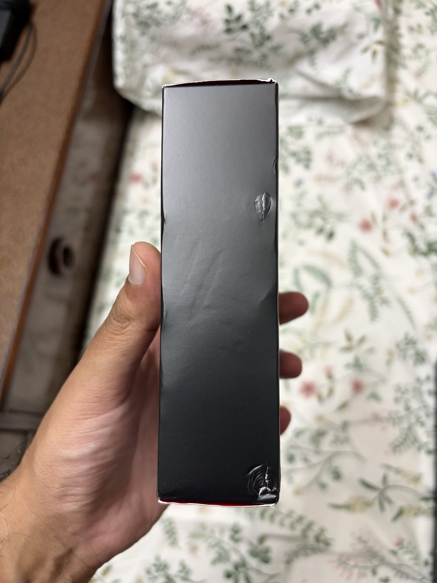 AayushV's tweet photo. @CHANEL @LeenaNairHR @DelhiDutyFree
I purchased a CHANEL Allure Homme Sport Eau Extrême from Delhi Duty Free, Delhi Airport.
The product was received with damaged packaging, a loose seal and visible damage to the bottle. More concerningly, the spray has virtually no fragrance. https://t.co/Kcl9P64F9I