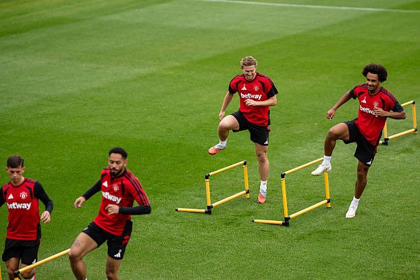 _mufcespxtrafc_'s tweet photo. Matthijs de Ligt ha tenido un aspecto bueno desde que volvió al entrenamiento completo y está cerca de un ansiado regreso. (@SullyTalkz) #mufc #mulive https://t.co/vWnAcciYNR