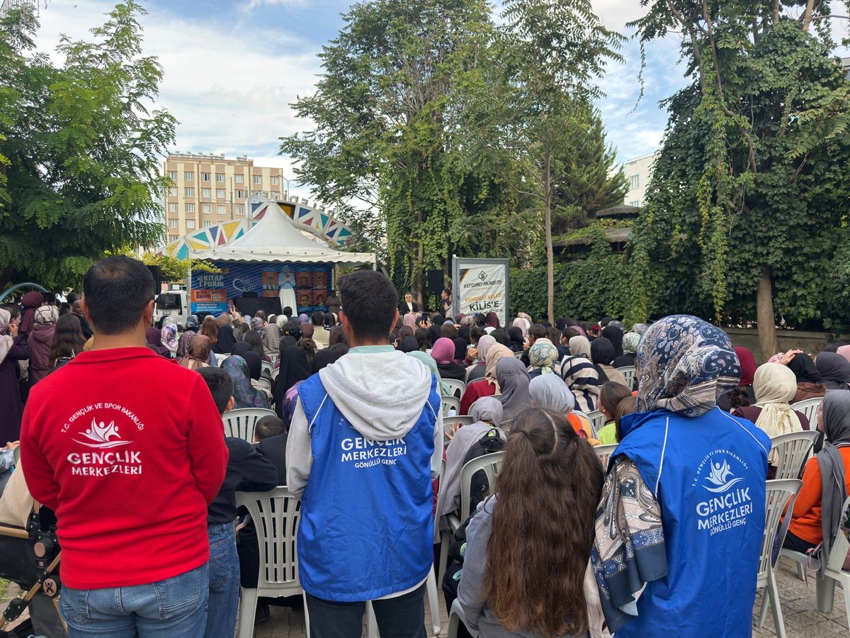 GSB_KilisGM's tweet photo. 📚 Kilis Kitap Fuarı’nda 3. Gün!

Kilis Kitap Fuarı’nın üçüncü gününde de gençlerimizle birlikte fuarın yolunu tuttuk. 📖
📍 Kilis Kitap Fuarı
#GSBGM
@gencliksporbak
@OA_BAK
@KalayliOmer 
@MuratDEMRBLEK3 https://t.co/evnYGeNjtE