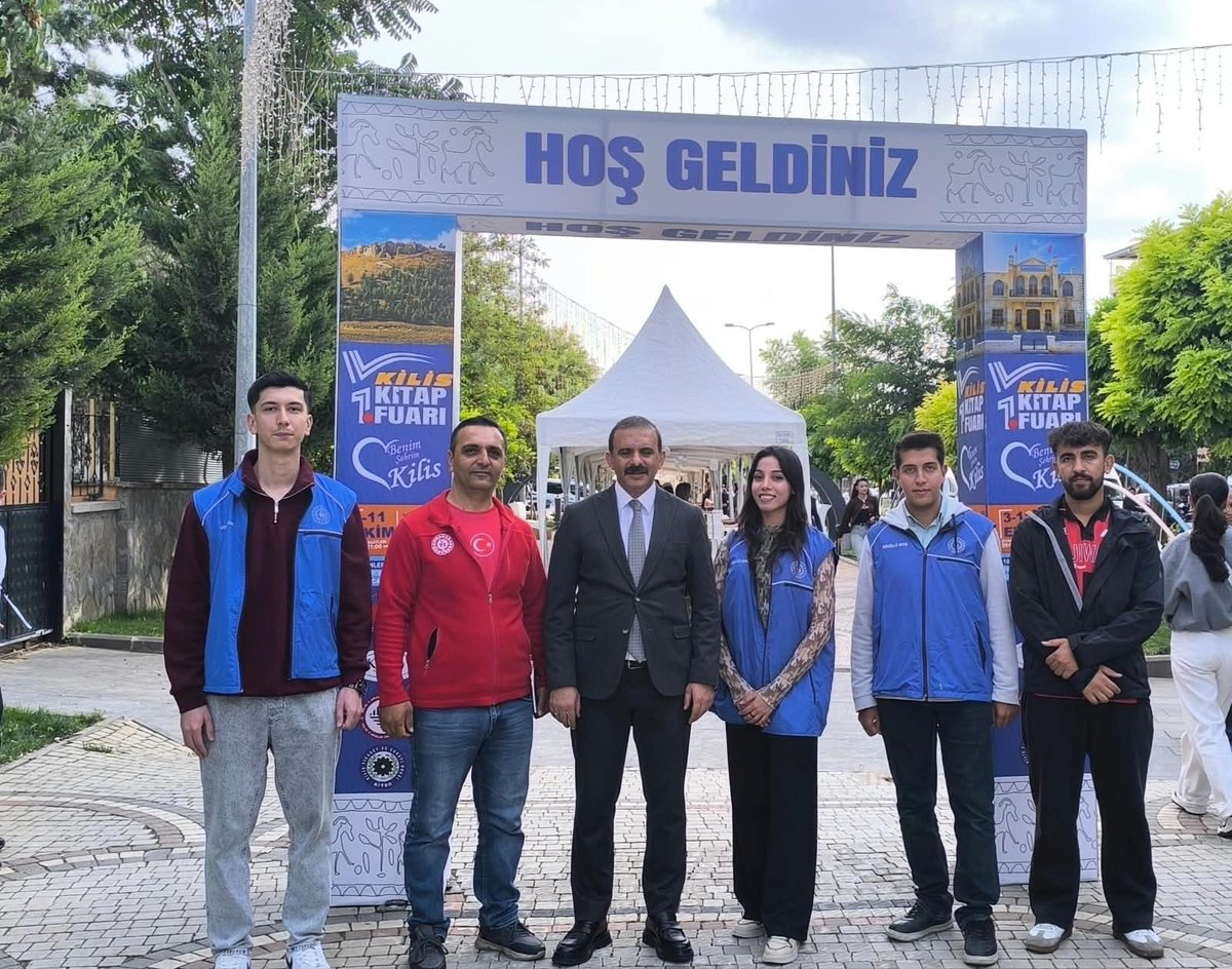 GSB_KilisGM's tweet photo. 📚 Kilis Kitap Fuarı’nda 3. Gün!

Kilis Kitap Fuarı’nın üçüncü gününde de gençlerimizle birlikte fuarın yolunu tuttuk. 📖
📍 Kilis Kitap Fuarı
#GSBGM
@gencliksporbak
@OA_BAK
@KalayliOmer 
@MuratDEMRBLEK3 https://t.co/evnYGeNjtE