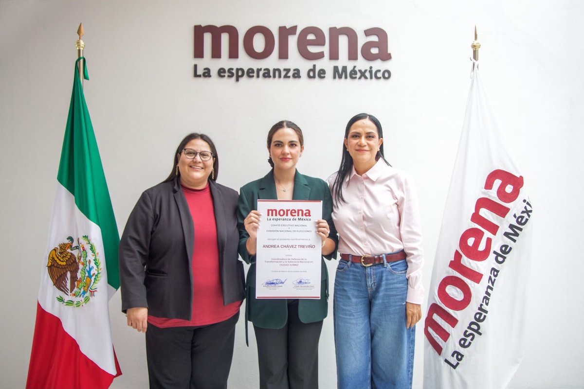 A_MontielR's tweet photo. Con enorme gusto entregamos a @AndreaChavezTre su nombramiento como Coordinadora de Defensa de la Transformación y la Soberanía Nacional de @PartidoMorenaMx en #CiudadJuárez, Chihuahua.

Seguimos sumando esfuerzos, con unidad y compromiso, para que la Transformación siga avanzando.  

@CitlaHM
#UnidosPorLaTransformación